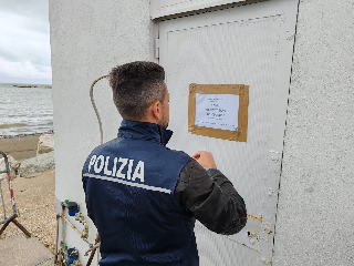 Porto Sant’Elpidio - Ingaggia clochard come cuoco improvvisato, lui si ubriaca e nello chalet scoppia il caos